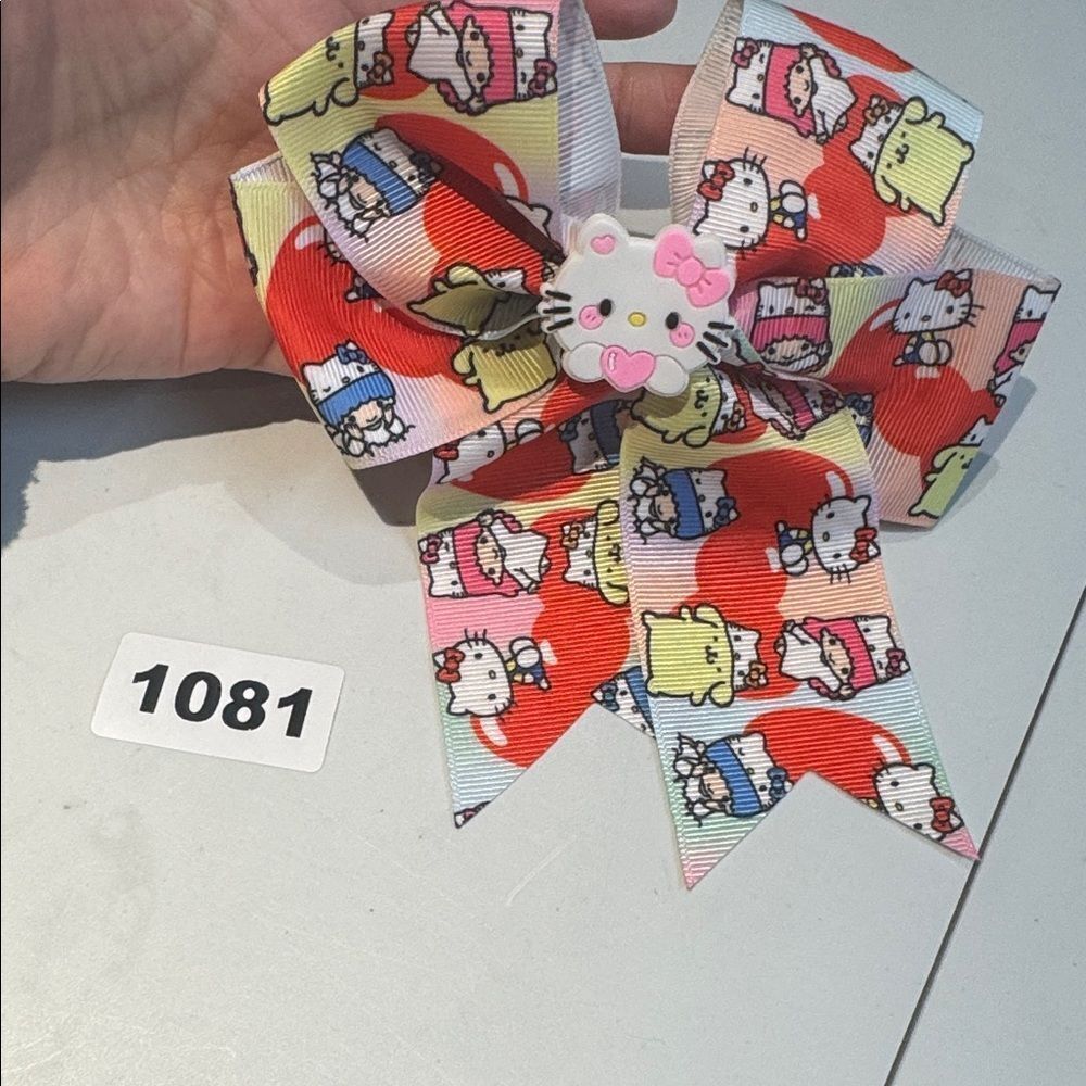 1081 hello Kitty alligator clip‎ hair bow